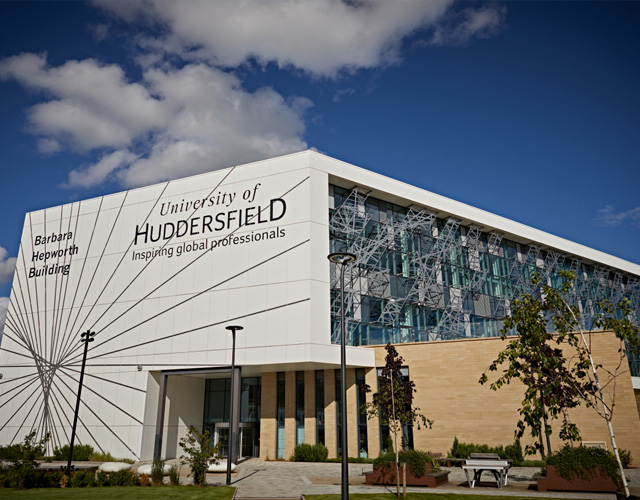 哈德斯菲尔德大学